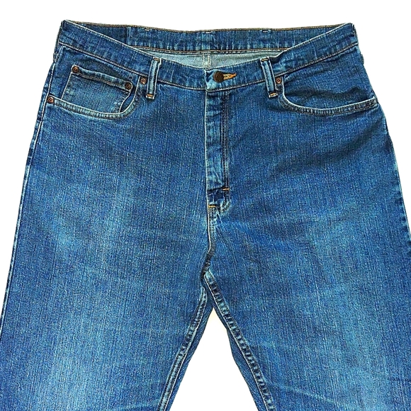 Men's Wrangler Relaxed Fit Straight Leg Jean 36x32 - Picture 3 of 8